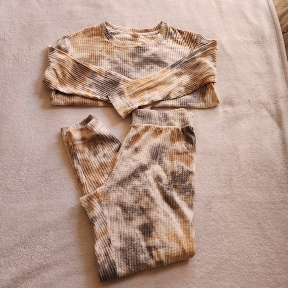 Secret Treasures Other - Tie Dye Neutrals Thermal Set